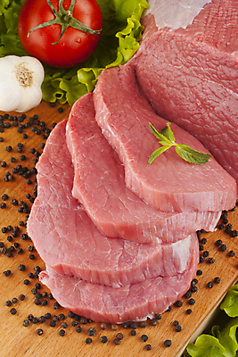 포토 JPG 해외이미지 음식 백그라운드 육류 돼지고기 사람없음 빨간색 소고기 흰색 소시지 변화 자르기 흰배경 날것 고립 해외202004 해외포토 컬러 컨셉 식재료 모션 가공식품 파일형식 이미지허브