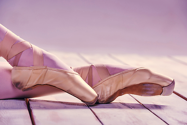 포토 JPG 해외이미지 백인 직업 라이프스타일 여자 리본 스포츠 분홍색 백그라운드 신발 발 슬리퍼 바닥 미술 한명 사람 성인 목재 공연 연주자 댄서 춤 쌍 클래식 우아함 발레 연습 발레리나 예술가 단아함 양발 스타일 해외202004 해외포토 서양인 나무 1 컬러 컨셉 재료 문화예술 이벤트 생활 신체부위 음악가 파일형식 이미지허브
