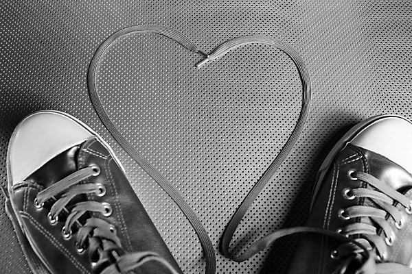 포토 JPG 해외이미지 모양 접시 디자인 옷 스포츠 백그라운드 신발 패턴 표면 넥타이 추상 발렌타인데이 사람없음 빛 유행 금속 공백 회색 추위 하트 판넬 쌍 구멍 화려 은색 가죽 철 묘사 오브젝트 질감 철강 스타일 해외202004 해외포토 식기 잡화 컬러 컨셉 무늬 데이이벤트 재질 파일형식 이미지허브