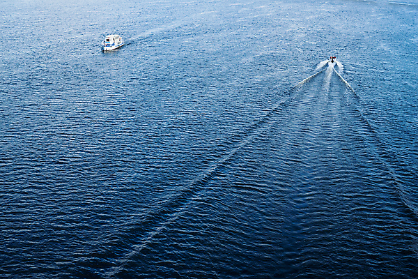 포토 JPG 해외이미지 호수 파도 바다 백그라운드 이동 요트 표면 바람 추상 휴가 항해 사람없음 물 파란색 강 반사 흐름 연못 보트 개울 당구 시작 질감 함선 모터보트 대야 엔진 네비게이션 모터 깊이 우크라이나 잔물결 커터 해외202004 해외포토 자연요소 유럽 물결 컬러 컨셉 무늬 배_교통 날씨 구기 파일형식 이미지허브