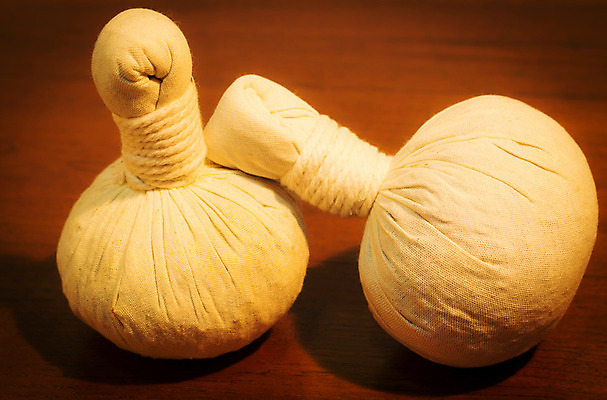 포토 JPG 해외이미지 전통 라이프스타일 웰빙 잎 공 태국 자연 근육 휴식 건강 사람없음 치료 약 스파 화장품 활발 마사지 뜨거움 고급 허브 피부 마사지사 만족 피부관리 향기 아로마 아로마테라피 테라피 내추럴 보충 돌봄 위생관리 치료사 치유 해외202004 해외포토 식물 직업 감정 아시아 컨셉 의학 모션 관리 생활 신체부위 뷰티 생태계 냄새 파일형식 이미지허브