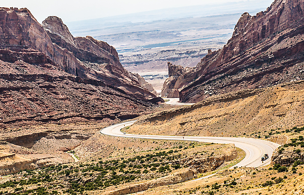 포토 JPG 해외이미지 도로 지구 여행 북아메리카 곡선 자연 풍경 사람없음 야외 빨간색 컬러풀 환경 골짜기 미국 껍질 고속도로 땅 언덕 부식 지역 방문 사암 내추럴 서쪽 울퉁불퉁 지질학 쥬라기 막 해외202004 해외포토 교육 길 선 컬러 교통시설 아메리카 돌_바위 방향 생태계 파일형식 이미지허브