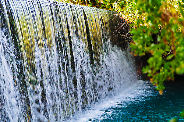 포토 JPG 해외이미지 잎 사람없음 초록색 물 빛 반사 폭포 개울 해외202004 해외포토 자연요소 식물 컬러 자연 강 파일형식 이미지허브