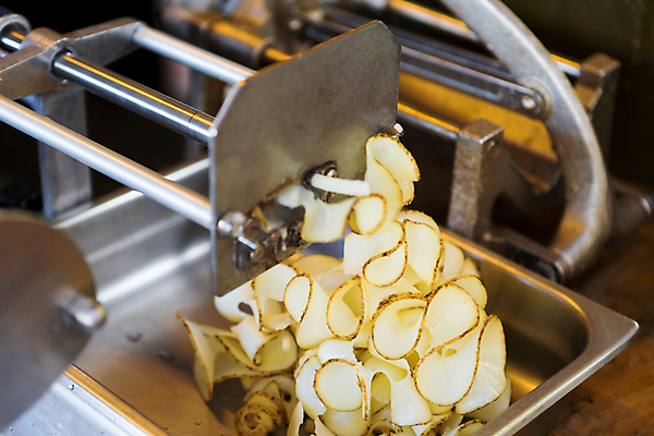 포토 JPG 해외이미지 직업 전통 접시 음식 거리 감자 요리 서기 사람 이벤트 사람없음 갈색 요식업 식당 축제 기계 튀김 신선 황금 맛 그릴 폐기물 속도 준비 칼로리 부스 깊이 생식 해로움 해외202004 해외포토 식기 산업 컬러 컨셉 채소 모션 주방용품 상점 쓰레기 파일형식 이미지허브