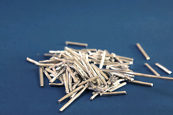 포토 JPG 해외이미지 디자인 산업 조각 백그라운드 주택 실내 숙이기 창조 취미 사람없음 쌓기 금속 점프 귀걸이 회색 반지 체험 붓기 엉킴 쓰레기 폐기물 접속 보석 공예 부식 질감 철사 광택 펜치 감싸기 깨짐 부스러기 옛날 해외202004 해외포토 컬러 포즈 컨셉 장신구 모션 재질 내부 건물 공구 광석 파일형식 이미지허브