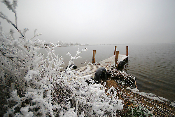 포토 JPG 해외이미지 식물 계절 호수 백그라운드 겨울 자연 풍경 사람없음 야외 물 반사 걷기 항구 냉동 얼음 추위 안개 액체 숲 시원함 12월 크리스탈 서리 1월 내추럴 2월 반투명 눈내림 해외202004 해외포토 자연요소 교통시설 모션 날씨 눈_날씨 날짜 광석 생태계 파일형식 이미지허브