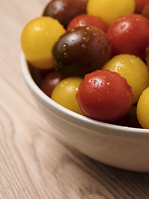 포토 JPG 해외이미지 음식 백그라운드 농업 다이어트 토마토 채소 오렌지 과일 재료 자연 건강 종류 사람없음 빨간색 초록색 여름 컬러풀 노란색 식사 흰색 신선 체리 사발 시장 작음 유기농 날것 내추럴 숙성 채식주의자 많음 해외202004 해외포토 웰빙 계절 산업 컬러 컨셉 사기그릇 크기 생태계 채식 파일형식 이미지허브