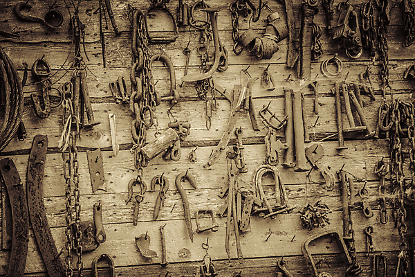 포토 JPG 해외이미지 벽 사람없음 목재 30대 농장 노란색 기계 수확 골동품 도구 공구 시골 시간 작업실 널 철 측정 부식 복고 과거 헛간 외양간 구식 세피아 옛날 편자 해외202004 해외포토 나무 컬러 컨셉 농업 재료 촬영기법 장년 저장고 말발굽 파일형식 이미지허브