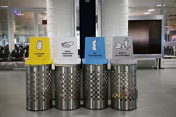 포토 JPG 해외이미지 종류 사람없음 환경 금속 재활용 쓰레기통 플라스틱 생태계 먼지 생태학 해외202004 해외포토 교육 재질 친환경 파일형식 이미지허브