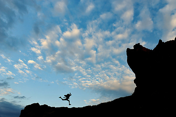 포토 JPG 해외이미지 라이프스타일 행복 실루엣 성공 풍경 사람없음 햇빛 태양 점프 힘 일몰 등산 기쁨 자유 용기 자신감 숲 영웅 수평선 유일 해외202004 해외포토 자연요소 그릇 감정 컨셉 모션 촬영기법 생활 노을 트래킹 파일형식 이미지허브