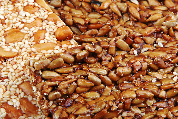 포토 JPG 해외이미지 음식 조각 백그라운드 다이어트 재료 디저트 건강 사탕 사람없음 갈색 쌓기 과자 케이크 초콜릿 어둠 우유 견과류 흰색 대접 바 막대기 달콤 맛 폐기물 유혹 설탕 먹기 기아 땅콩 칼로리 코코아 중독 충동구매 고립 해로움 캐러멜 해외202004 해외포토 음료 컬러 컨셉 모션 유제품 쇼핑 쓰레기 사회이슈 과소비 파일형식 이미지허브