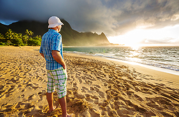 포토 JPG 해외이미지 모래 바다 여행 자연 휴가 휴식 산 한명 야외 물 야자수 폭포 화산 하와이 태평양 파라다이스 해외202004 해외포토 자연요소 나무 1 컨셉 사람 미국 생태계 파일형식 이미지허브