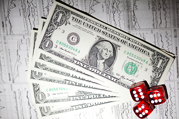 포토 JPG 해외이미지 지폐 실내 사람없음 달러 도박 카지노 주사위 외화 겜블 해외202004 해외포토 돈 내부 금융 파일형식 이미지허브