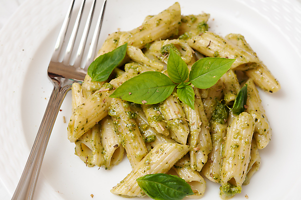 포토 JPG 해외이미지 아시아 음식 포크 재료 치즈 파스타 스파게티 요리 동양인 사람없음 초록색 식당 이탈리아 지성 흰색 기구 맛 먹기 향신료 올리브 매움 토핑 마카로니 채식주의자 해외202004 해외포토 식기 열매 유럽 나라 컬러 컨셉 모션 유제품 서양음식 인종 상점 채식 파스타면 향미료 파일형식 이미지허브