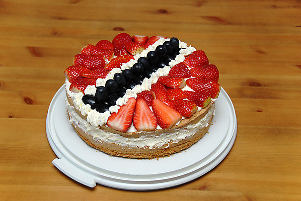 포토 JPG 해외이미지 음식 딸기 포도 디저트 기념 선물 사람없음 빨간색 파란색 케이크 흰색 축하 생일 크림 해외202004 해외포토 기념일 컬러 컨셉 과일 파일형식 이미지허브