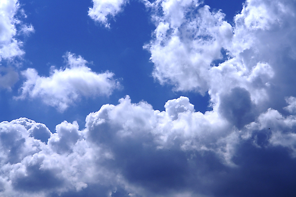 포토 JPG 해외이미지 구름 백그라운드 자연 하늘 바람 날씨 사람없음 야외 여름 파란색 빛 햇빛 우주 침묵 자유 흰색 분위기 천국 솜털 스카이라인 내추럴 해외202004 해외포토 자연요소 계절 컬러 컨셉 태양 소리 생태계 파일형식 이미지허브