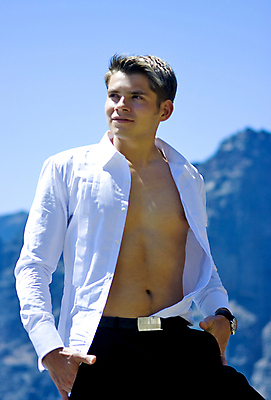 포토 JPG 해외이미지 신랑 결혼 셔츠 바지 한명 벨트 암초 해외202004 해외포토 1 잡화 상의 하의 사람 이벤트 파일형식 이미지허브