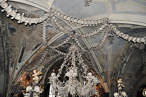 포토 JPG 해외이미지 종교 뼈 사람 사람없음 성당 교회 죽음 터널 공화국 지옥 해외202004 해외포토 나라 길 종교건축 건물 파일형식 이미지허브