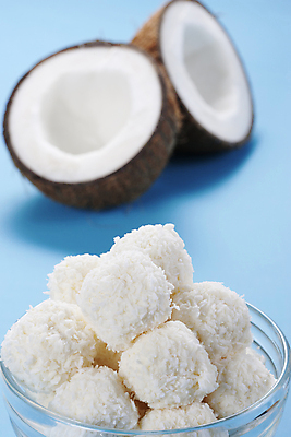 포토 JPG 해외이미지 전통 리본 음식 백그라운드 공 휴가 디저트 사탕 사람없음 장식 파란색 갈색 쌓기 쿠키 과자 케이크 초콜릿 식사 기쁨 빵집 우유 견과류 흰색 축하 대접 우아함 달콤 맛 아침식사 작음 설탕 먹기 크림 오브젝트 활 질감 코코넛 코코아 핸드메이드 해외202004 해외포토 감정 음료 컬러 컨셉 과일 모션 유제품 상점 크기 파일형식 이미지허브