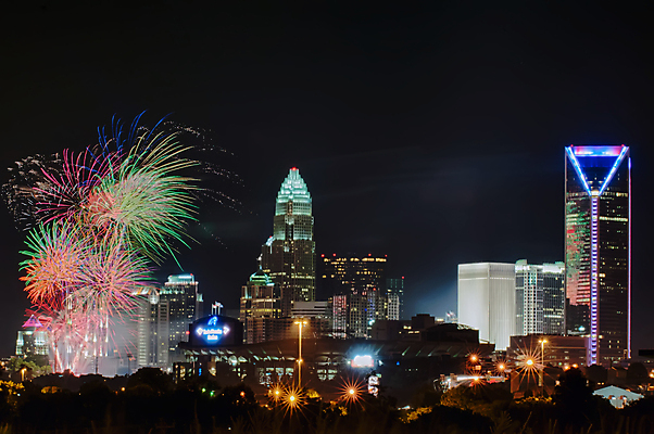 포토 JPG 해외이미지 야경 기념 폭죽 불꽃놀이 사람없음 야외 건물 도시풍경 고층빌딩 미국 도시 도심 대도시 해외202004 해외포토 건축물 북아메리카 놀이 풍경 빌딩 야간 파일형식 풍경_경치 이미지허브