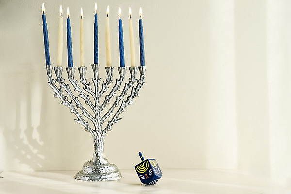 포토 JPG 해외이미지 접시 종교 문화 음식 겨울 노래 창문 휴가 디저트 사람없음 빛 튀김 축하 도넛 달콤 12월 11월 빛망울 유태교 해외202004 해외포토 식기 계절 음악 컨셉 날짜 맛 파일형식 이미지허브