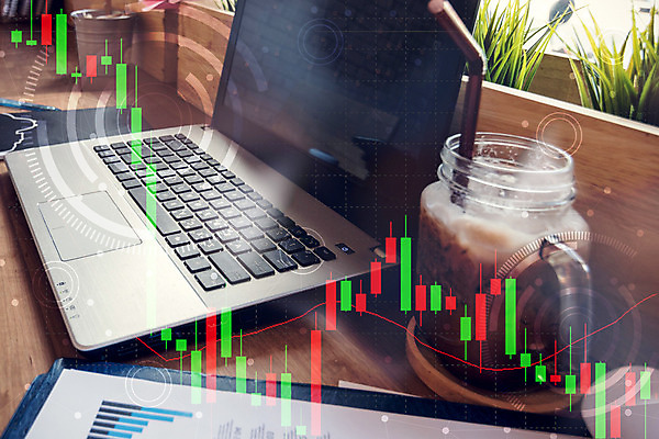 포토 JPG 해외이미지 손 남자 커피 인터넷 비즈니스 통신 탁자 노동자 따뜻함 사람 앉기 사람없음 목재 책 컵 노트북 빛 컴퓨터 사무실 알약 펜 우주 상점 스크린 공책 자료 카페 추위 정보 수확 흰색 업무 비즈니스맨 주식 덮기 더블 프리랜서 해외202004 해외포토 나무 직업 식기 음료 컬러 가구 농업 재료 모션 문구용품 신체부위 금융 전자제품 필기구 약 작업 직장인 파일형식 이미지허브