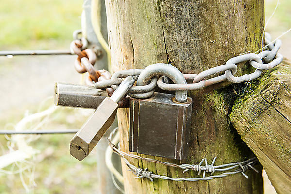 포토 JPG 해외이미지 산업 건축양식 주택 안전 사람없음 목재 울타리 문 금속 수확 골동품 보호 철 오브젝트 부식 복고 잠금 보안 대문 외양간 그런지 옛날 철강 해외202004 해외포토 나무 건축 컨셉 농업 재료 재질 건물 담장 파일형식 이미지허브