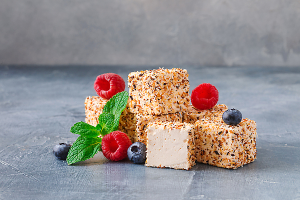 포토 JPG 해외이미지 음식 조각 부분 디저트 사탕 종류 요리 사람없음 갈색 케이크 식당 초콜릿 어둠 카페 기쁨 거울 빵집 흰색 바 달콤 자르기 크림 질감 라임 레시피 코코아 프랑스어 러시아인 무스 바닐라 페스츄리 핸드메이드 억울 막 해외202004 해외포토 서양인 문자 감정 음료 빵 컬러 과일 모션 상점 맛 파일형식 이미지허브