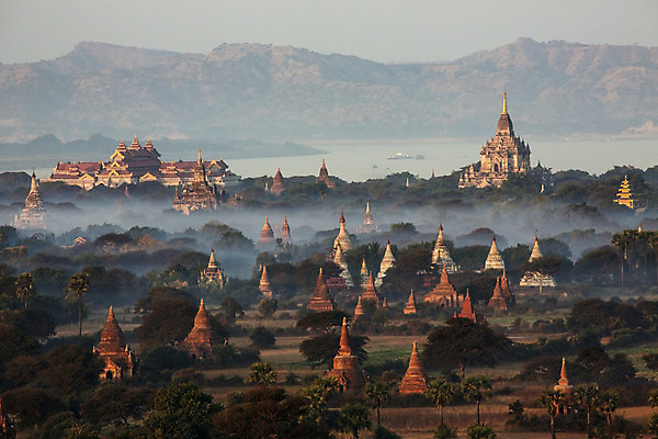 포토 JPG 해외이미지 아시아 여행 거리 안테나 풍경 사람없음 여행객 사찰 머리위 미얀마 해외202004 해외포토 나라 통신 종교건축 사람 파일형식 이미지허브