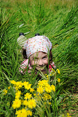 포토 JPG 해외이미지 식물 구름 응시 공원 꽃 행복 안경 어린이 잎 꽃무늬 자연 벽지 표정 한명 초록색 여름 컬러풀 머리 맑음 신선 만족 유기농 생태학 해외202004 해외포토 자연요소 1 웰빙 시선 잡화 계절 공공시설 교육 감정 컬러 무늬 날씨 사람 신체부위 생태계 파일형식 이미지허브