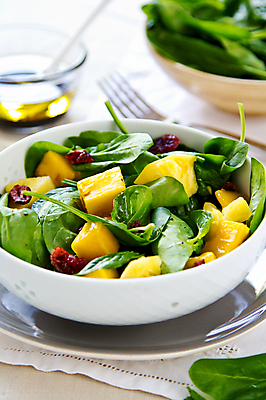 포토 JPG 해외이미지 음식 잎 다이어트 채소 과일 건강 요리 사람없음 초록색 컬러풀 식사 저녁식사 샐러드 신선 달콤 파인애플 망고 시금치 내추럴 점심식사 입가심 채식주의자 해외202004 해외포토 식물 컬러 맛 열대과일 채식 파일형식 이미지허브