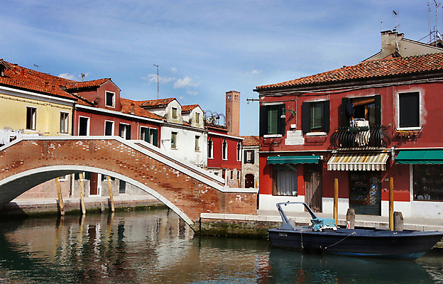 포토 JPG 해외이미지 바다 여행 거리 사람없음 건물 물 여름 이탈리아 도시 보트 곤돌라 지중해 운하 베네치아 해외202004 해외포토 자연요소 건축물 계절 유럽 배_교통 파일형식 이미지허브