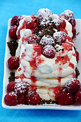 포토 JPG 해외이미지 열매 다이어트 과일 디저트 사람없음 케이크 초콜릿 계란 달콤 맛 설탕 크림 산딸기 칼로리 층 푸딩 머랭 휘핑크림 억울 해외202004 해외포토 식물 감정 음식 컨셉 건강 알 휘핑 파일형식 이미지허브