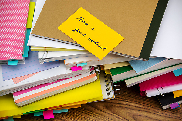 포토 JPG 해외이미지 비즈니스 텍스트 사람없음 책 친구 단어 쌓기 정보 메시지 책상 동료 오브젝트 보고서 파일 폴더 바인더 프로젝트 해외202004 해외포토 문자 가구 관계 모션 사무용품 파일형식 이미지허브