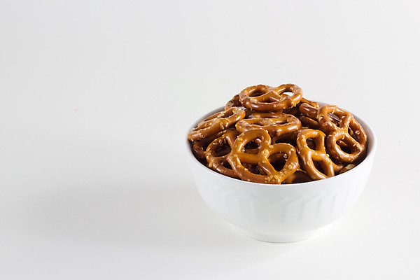 포토 JPG 해외이미지 음식 사람없음 사발 먹기 기아 배고픔 브레첼 해외202004 해외포토 모션 디저트 사기그릇 사회이슈 파일형식 이미지허브