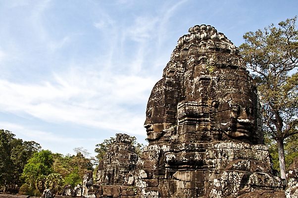 포토 JPG 해외이미지 전통 외관 아시아 종교 문화 얼굴 조각 불교 건축양식 미술 미소 사람 동양인 사람없음 조각상 머리 탑 검은색 바위 흰색 사찰 영혼 역사 땅 폐허 캄보디아 천연기념물 고고학 숭배 옛날 해외202004 해외포토 건축물 교육 건축 나라 컬러 종교건축 문화예술 표정 인종 신체부위 조형물 돌_바위 파일형식 이미지허브
