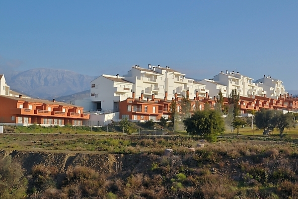 포토 JPG 해외이미지 모양 디자인 벽 비즈니스 건축양식 하늘 산 아파트 주택 사람없음 야외 건물 금융 파란색 빛 반사 탑 고층빌딩 블록 발코니 스페인 재산 도심 큼 타운 교외 안달루시아 해외202004 해외포토 건축물 건축 유럽 컬러 빌딩 경제 도시 크기 파일형식 이미지허브