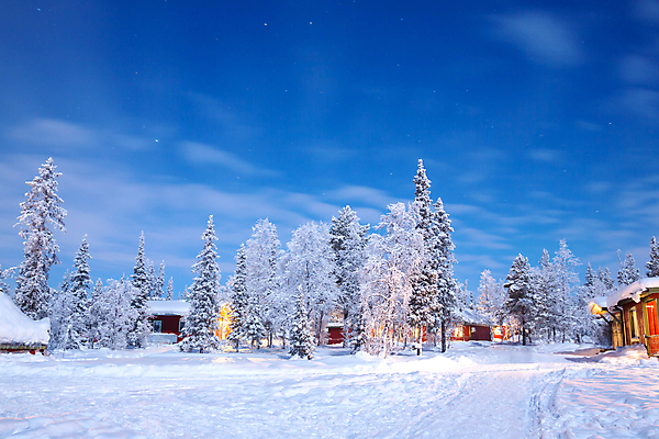 포토 JPG 해외이미지 주간 나무 겨울 자연 하늘 주택 스웨덴 사람없음 야외 마을 맑음 겨울풍경 해외202004 눈덮임 해외포토 자연요소 식물 계절 컨셉 날씨 북유럽 풍경 건물 생태계 파일형식 이미지허브