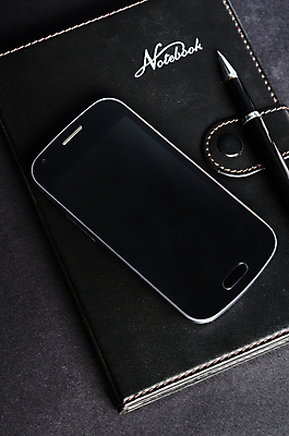 포토 JPG 해외이미지 직업 교육 종이 백그라운드 컨셉 인터넷 비즈니스 통신 모바일 세포 사람없음 책 노트북 스마트폰 핸드폰 컴퓨터 사무실 알약 연필 펜 우주 디지털 스크린 다이어리 검은색 쪽지 공책 공백 장비 터치 업무 오픈 네트워크 메시지 연결 스마트 책상 문서 약속 안드로이드 셀룰러 해외202004 해외포토 컬러 가구 문구용품 학용품 전자제품 스마트기기 필기구 약 사무용품 작업 로봇 파일형식 이미지허브