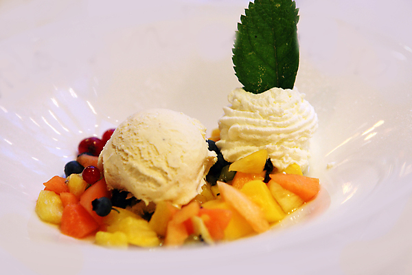 포토 JPG 해외이미지 음식 잎 과일 재료 딸기 아이스크림 디저트 건강 사람없음 장식 여름 식당 초콜릿 냉동 얼음 카페 추위 축하 신선 달콤 설탕 민트 크림 상쾌 서리 산딸기 아몬드 베리 건강식 바닐라 셔벗 해외202004 해외포토 자연요소 식물 계절 감정 컨셉 상점 견과류 맛 허브 파일형식 이미지허브