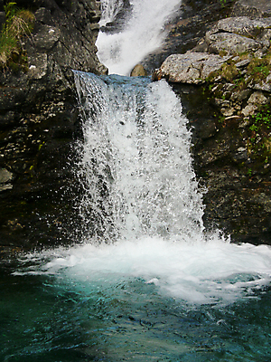 포토 JPG 해외이미지 나무 식물 구름 계절 백그라운드 자연 하늘 날씨 불꽃 산 사람없음 물 여름 파란색 강 어둠 폭포 바위 개울 떨어짐 저녁 러시아 더블 해외202004 해외포토 자연요소 유럽 컬러 컨셉 불 돌_바위 야간 생태계 파일형식 이미지허브