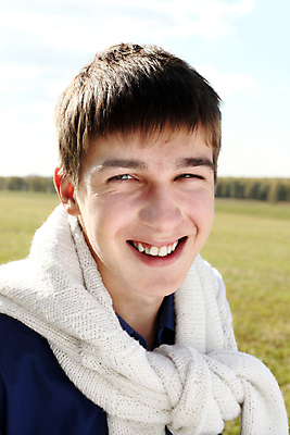 포토 JPG 해외이미지 백인 1 라이프스타일 응시 남자 행복 셔츠 밭 자연 하늘 매달리기 한명 서기 미소 풍경 소년 야외 10대 여름 파란색 빛 햇빛 목도리 기쁨 자유 스웨터 어깨 만족 목 그린란드 수평선 해외202004 해외포토 서양인 시선 잡화 계절 감정 어린이 컬러 섬 컨셉 상의 농업 모션 청소년 표정 덴마크 사람 생활 신체부위 태양 생태계 파일형식 이미지허브