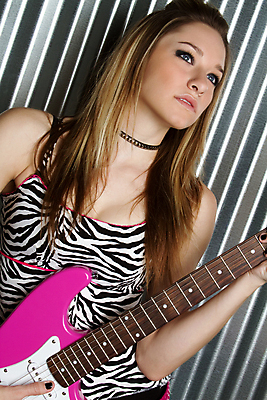 포토 JPG 해외이미지 백인 여자 별 음악 분홍색 패턴 노래 놀이 한명 사람 성인 10대 금속 검은색 연주자 음악가 기구 기타 잡기 철 얼룩말 골절 철강 펑크 플레이어 아연 해외202004 해외포토 자연요소 서양인 직업 1 컬러 무늬 의학 모션 청소년 재질 현악기 문화예술 말_동물 영양소 파일형식 이미지허브