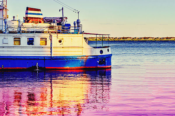 포토 JPG 해외이미지 라이프스타일 산업 바다 여행 신발 비즈니스 교통시설 하늘 휴가 항해 풍경 사람없음 물 파란색 강 여행객 항구 흰색 만 보트 수증기 크루즈 배송 휴양지 함선 해안도시 선원 승객 모터보트 포트 닻 모터 해외202004 해외포토 자연요소 컬러 교통 배_교통 사람 생활 장소 도시 시설 파일형식 이미지허브