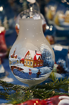 포토 JPG 해외이미지 디자인 계절 크리스마스 겨울 불꽃 기념 사람없음 장식 세로 빛 축제 축하 인사 화려 그리기 12월 심볼 오브젝트 광택 겨울풍경 해외202004 해외포토 기념일 컨셉 모션 불 풍경 예절 날짜 파일형식 이미지허브