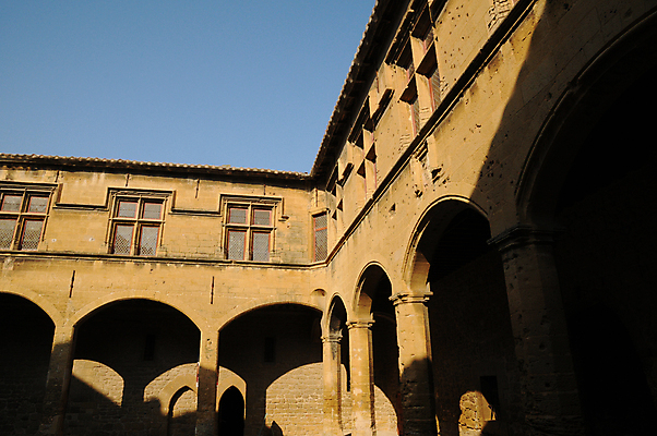 포토 JPG 해외이미지 건축양식 사람없음 관광지 역사 재산 르네상스 옛날 프로방스 해외202004 해외포토 건축 여행 금융 파일형식 이미지허브