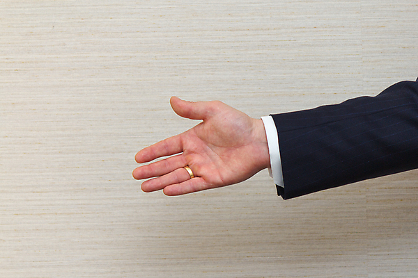 포토 JPG 해외이미지 백인 직업 남자 행복 비즈니스 CEO 사업가 성공 악수 한명 사람 정장 성인 사무실 거래 흰색 인사 비즈니스맨 자신감 경영자 기회 옷입기 예복 경영 고립 혼자 치프 제의 해외202004 해외포토 서양인 1 옷 감정 컬러 컨셉 모션 손짓 예절 직장인 리더 파일형식 이미지허브