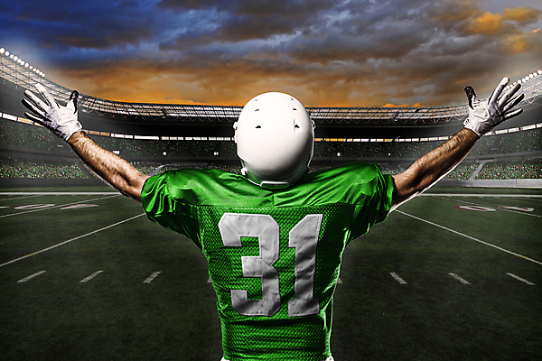 포토 JPG 해외이미지 스튜디오촬영 남자 스포츠 유니폼 공 축구선수 한명 사람 성인 운동복 컬러풀 미식축구 축구 미국 축하 헬멧 럭비공 미식축구선수 해외202004 해외포토 1 옷 컬러 컨셉 북아메리카 운동선수 실내 구기 보호장비 럭비용품 파일형식 이미지허브