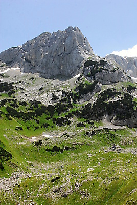 포토 JPG 해외이미지 구름 계절 공원 유럽 여행 백그라운드 자연 하늘 날씨 휴가 산 풍경 사람없음 야외 초록색 파란색 빛 햇빛 노란색 환경 계곡 맑음 트래킹 하이킹 자유 가을 바위 황무지 휴양지 산악지대 몬테네그로 발칸반도 전국 절정 해외202004 해외포토 자연요소 공공시설 나라 컬러 컨셉 레저 태양 장소 돌_바위 생태계 파일형식 이미지허브