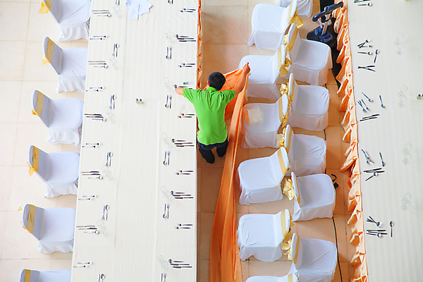 포토 JPG 해외이미지 식기 접시 꽃 음료 음식 결혼 포크 꽃무늬 의자 유리 탁자 결혼식 이벤트 사람없음 내부 장식 요식업 식당 숟가락 식사 저녁식사 식탁보 흰색 축하 직물 역사 칼 고급 우아함 배열 먹기 만족 냅킨 샹들리에 설정 점심식사 접수 정중 특별함 해외202004 해외포토 식물 감정 산업 컬러 가구 컨셉 무늬 모션 재질 조명 수저 상점 파일형식 이미지허브